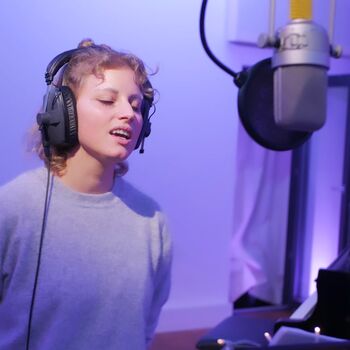 DILENYA MAR - STIMMBILDUNG (GESANG) / KLAVIER / GITARRE / E-BASS / MUSIKTHEORIE / RECORDING, Dilenya Mar, Gesang, München