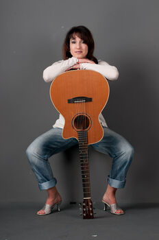 Gitarre - Sie möchten frischen und individuellen Unterricht für Gitarre für..., Silvy B., Gitarre, Kiel - Meimersdorf