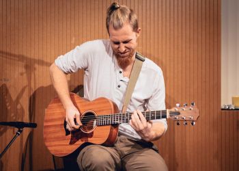 Gitarre - Du suchst einen Gitarrenlehrer der dir deine Lieblingslieder..., Philipp Erasmus, Gitarre, Wien