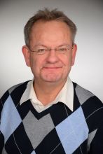 Deutsch - Ich bin 47 Jahre und studierter Diplom - Übersetzer, lebe in Köln und...