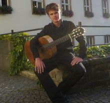 Gitarrenunterricht - Alter: 21 Ausbildung: - seit meinem sechsten Lebensjahr klassischen...