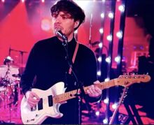 🎸 Gitarrenunterricht in Berlin – Ausdruck finden, Technik verfeinern, Songs erschaffen