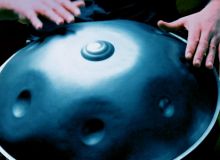 Handpan - Als Komponist, Gitarrist und Hang/Handpanspieler an diversen...