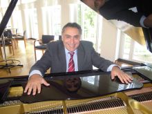 Klavierunterricht - Hallo, mein Name ist Robert Goldberg. Ich bin Dipl. Pianist und Dipl....